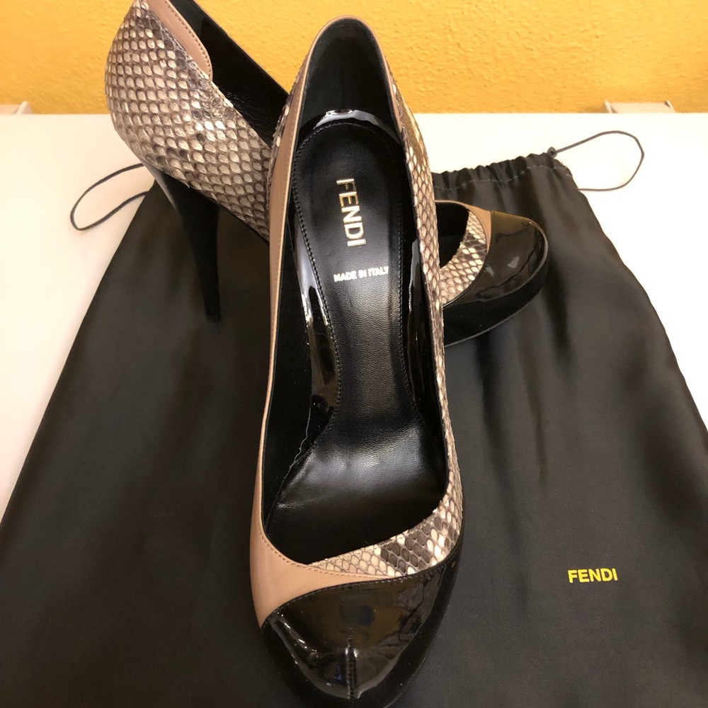 New Fendi tan/snake/black pumps